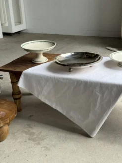 Plat à piédouche en faïence frises végétales vertes H12 D24