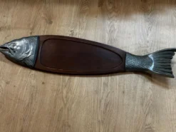 Plat poisson vintage bois et Métal– plateau de service saumon/truite –
