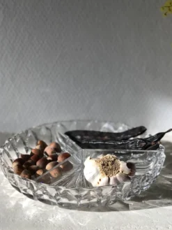 Plat rond en cristal à facettes