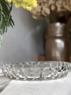 Plat rond en cristal à facettes