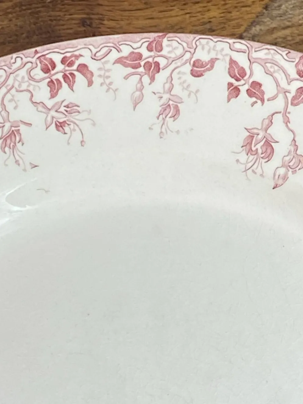 Plat rond en terre de fer