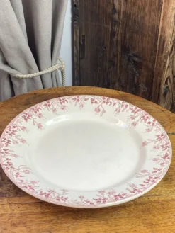 Plat rond en terre de fer