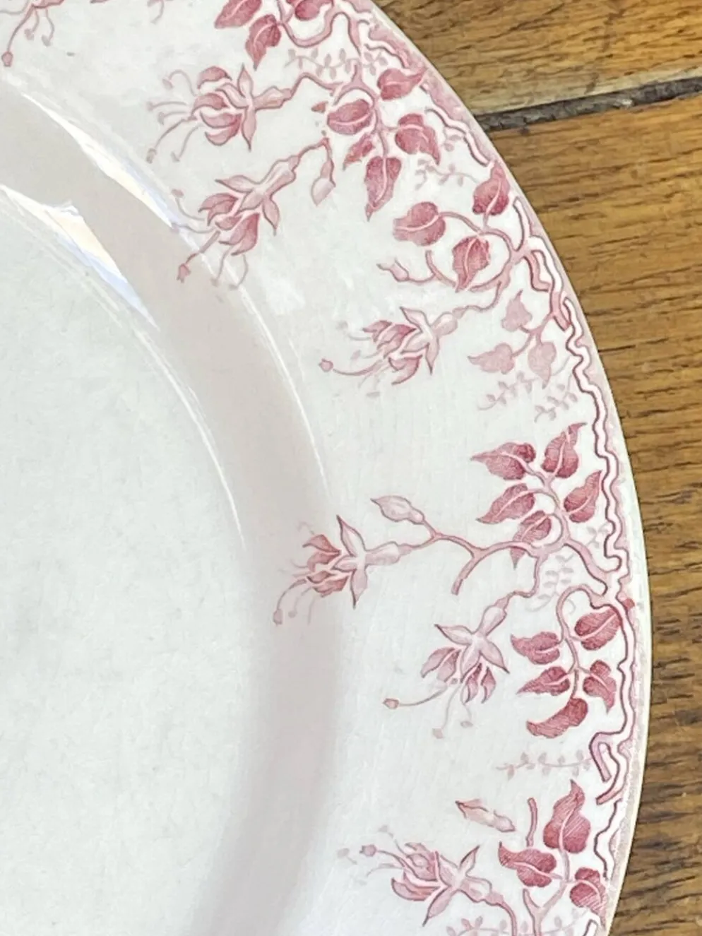 Plat rond en terre de fer