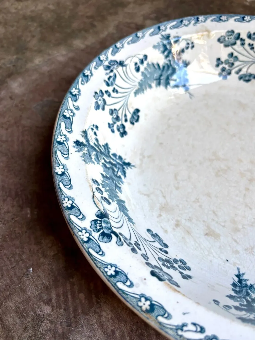 Plat rond et creux Longwy en terre de fer bleue, service "Chartres"