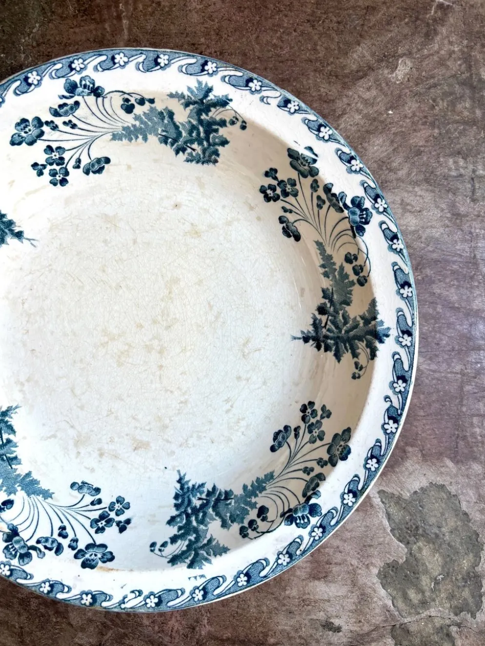 Plat rond et creux Longwy en terre de fer bleue, service "Chartres"