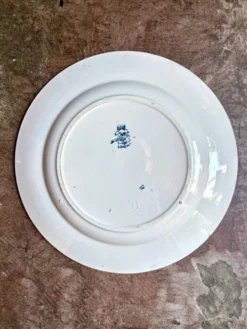 Plat rond Longwy en terre de fer bleue, service "Chartres"