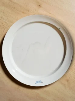 Plat rond semi creux en faïence anglaise