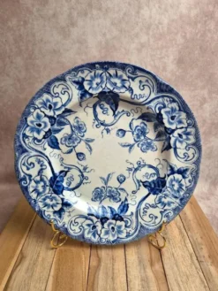 Plat rond Terre de Fer Creil et Montereau Flora – bleu ancien – 29 cm