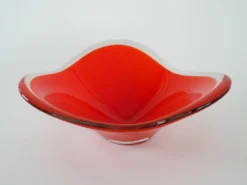 Plat rouge, verre de Murano, design italien, années 1960, fabriqué en Italie