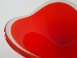 Plat rouge, verre de Murano, design italien, années 1960, fabriqué en Italie