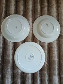 3 plats anciens en porcelaine