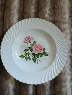 3 plats anciens en porcelaine