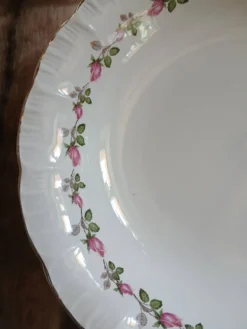 3 plats anciens en porcelaine