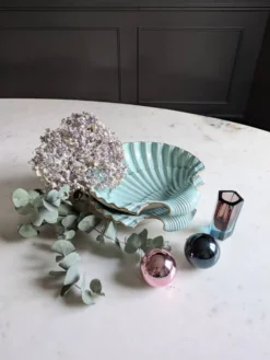 Plats coquillages en porcelaine.