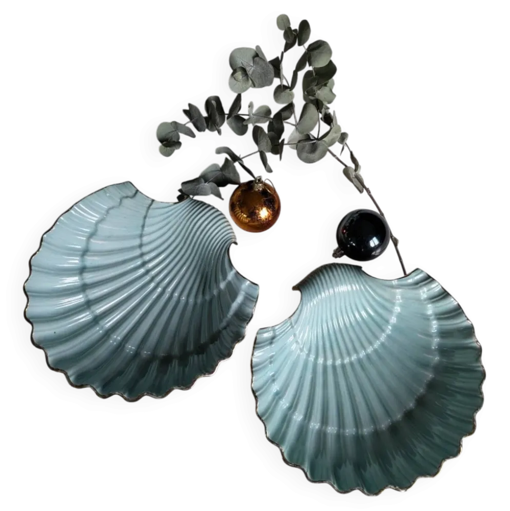 Plats coquillages en porcelaine.