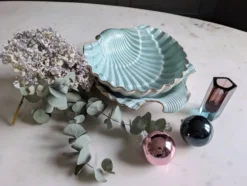 Plats coquillages en porcelaine.