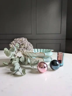 Plats coquillages en porcelaine.
