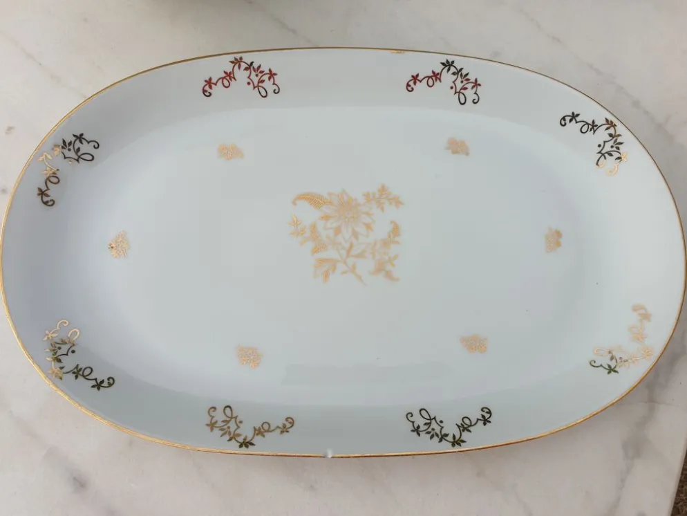 Plats de service et soupière en porcelaine de luxe de la compagnie nationale