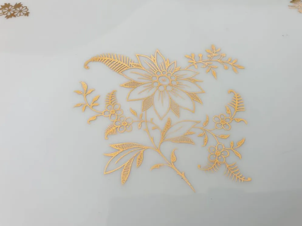 Plats de service et soupière en porcelaine de luxe de la compagnie nationale