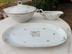 Plats de service et soupière en porcelaine de luxe de la compagnie nationale