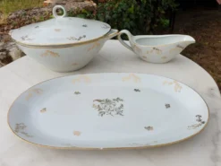 Plats de service et soupière en porcelaine de luxe de la compagnie nationale
