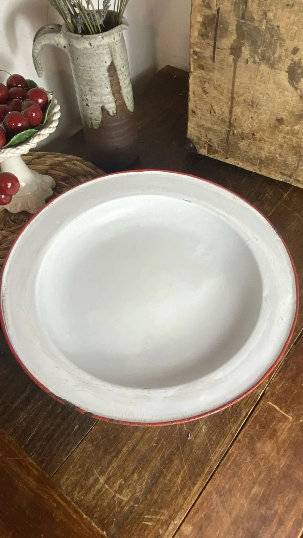 Plats en tôle émaillée