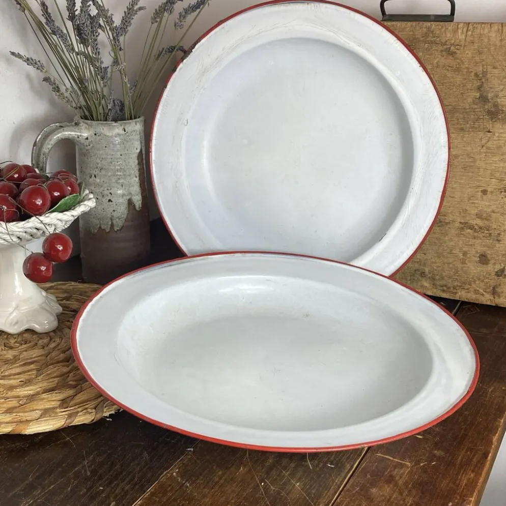Plats en tôle émaillée