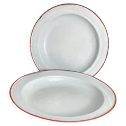 Plats en tôle émaillée