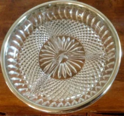 Plats et ramequins en verre ciselé et métal argenté