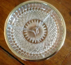 Plats et ramequins en verre ciselé et métal argenté