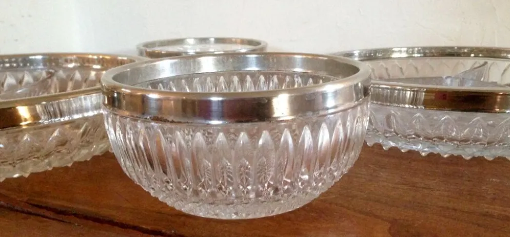 Plats et ramequins en verre ciselé et métal argenté