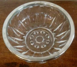 Plats et ramequins en verre ciselé et métal argenté