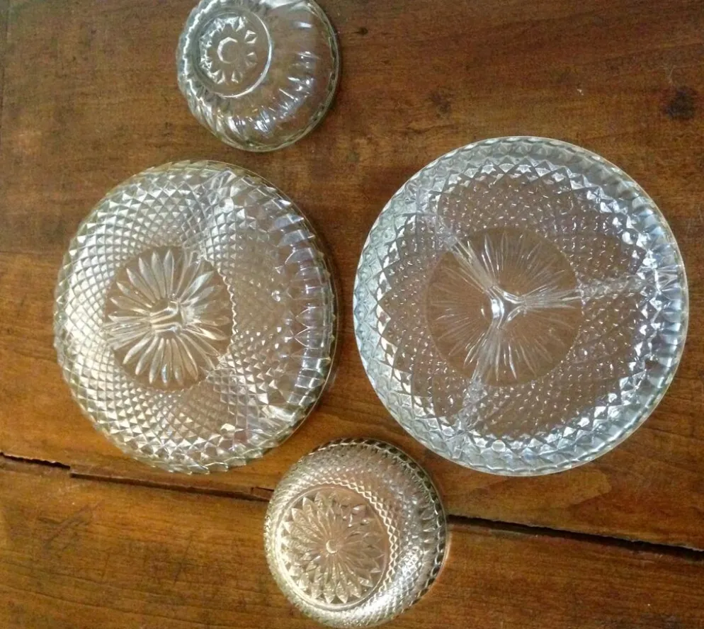 Plats et ramequins en verre ciselé et métal argenté