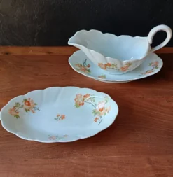3 plats motif fleurs, porcelaine Leclair Limoges France