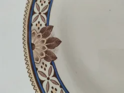 Plat sur piédouche Creil & Montereau Mauresque bleu brun