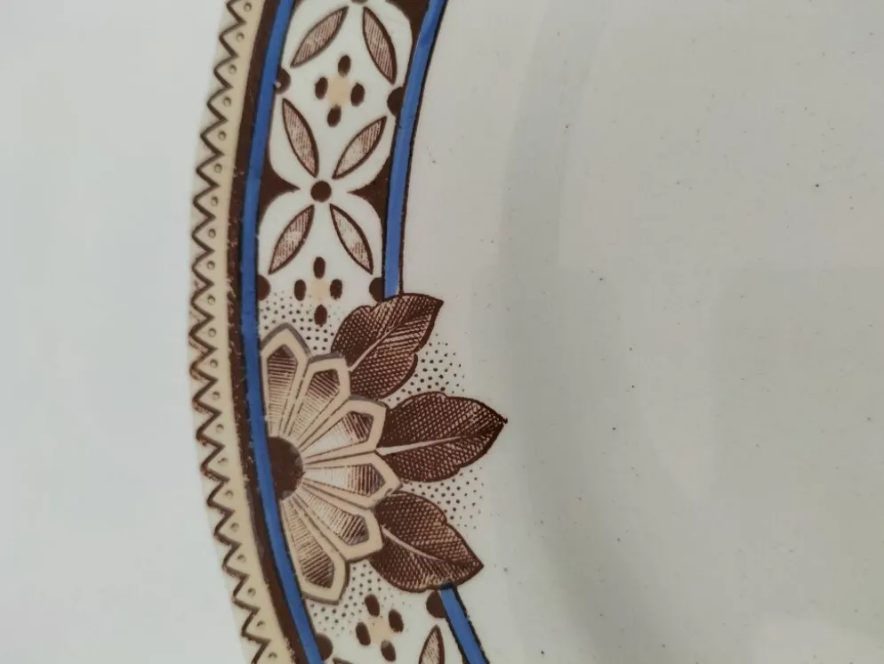 Plat sur piédouche Creil & Montereau Mauresque bleu brun