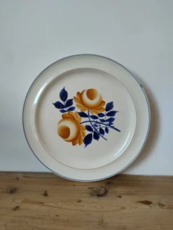 Plat sur pied vintage en faïence Moulin des Loups modèle Roubaix