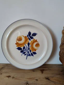 Plat sur pied vintage en faïence Moulin des Loups modèle Roubaix
