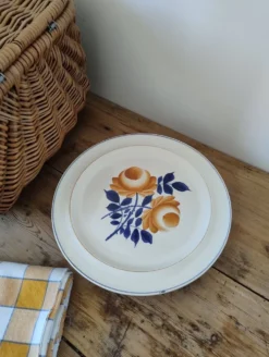 Plat sur pied vintage en faïence Moulin des Loups modèle Roubaix