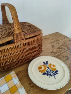 Plat sur pied vintage en faïence Moulin des Loups modèle Roubaix