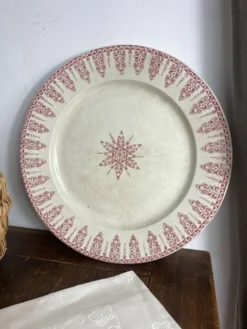 Plat, terre de fer, collection Annam de Gien