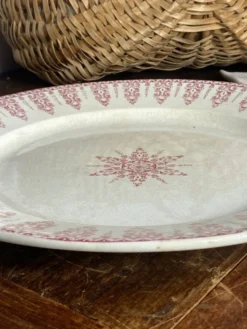 Plat, terre de fer, collection Annam de Gien