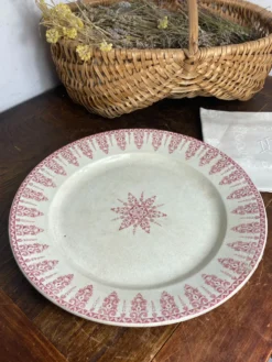 Plat, terre de fer, collection Annam de Gien
