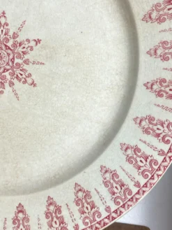Plat, terre de fer, collection Annam de Gien