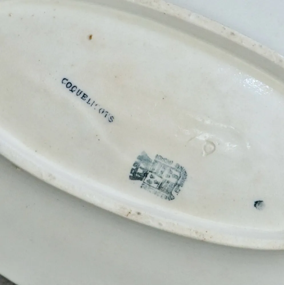 Plat terre de fer à l'oiseau du XIXe siècle signé Onnaing "Coquelicots"