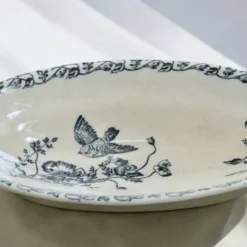 Plat terre de fer à l'oiseau du XIXe siècle signé Onnaing
