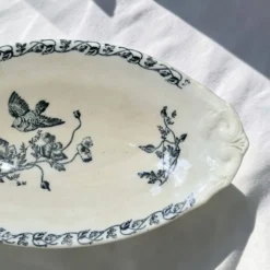Plat terre de fer à l'oiseau du XIXe siècle signé Onnaing