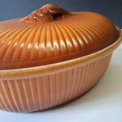 Plat à terrine à faisan / cocotte avec couvercle en majolique en