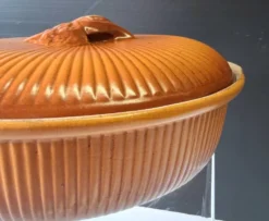 Plat à terrine à faisan / cocotte avec couvercle en majolique en