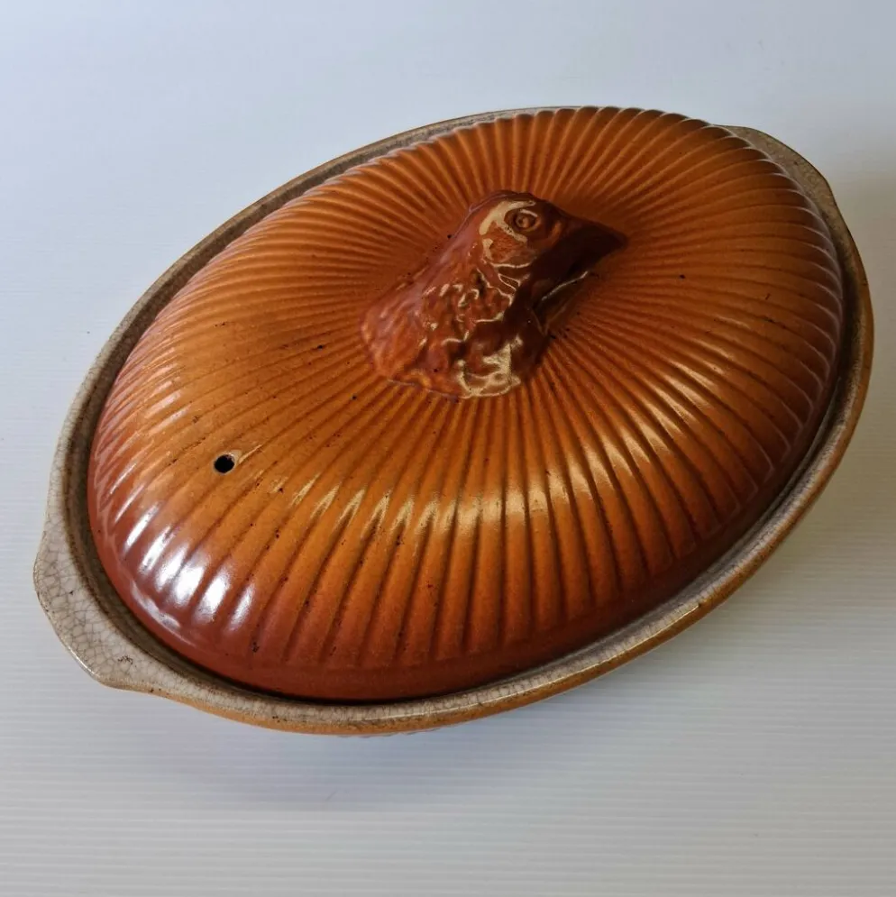 Plat à terrine à faisan / cocotte avec couvercle en majolique en